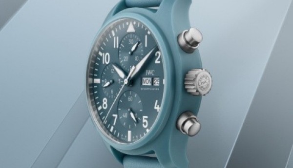 IWC万国表飞行员系列TOP GUN  新增两款浅蓝色计时腕表