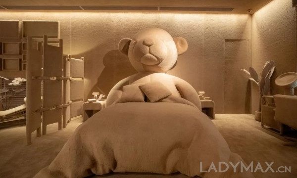 从Max Mara看奢侈品牌如何打造自己的迪士尼乐园？