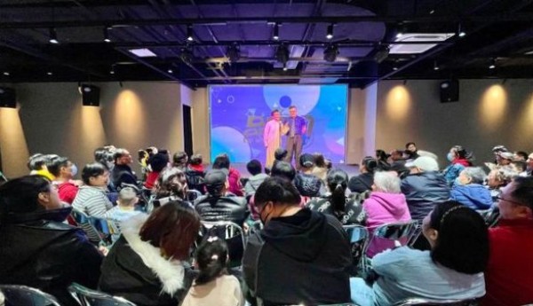 笑破肚皮!他们欢乐演绎新时尚!